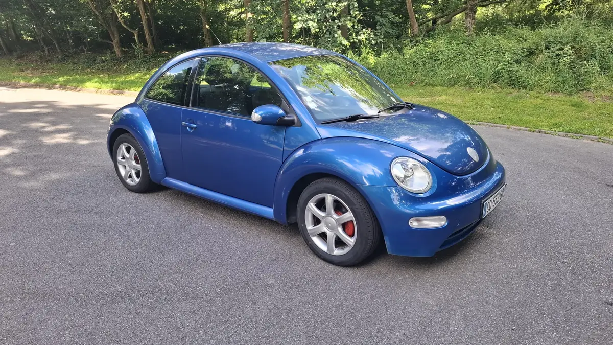 Volkswagen New Beetle bleue 2005 diesel boîte manuelle à vendre chez Martin Car BZH à Lorient