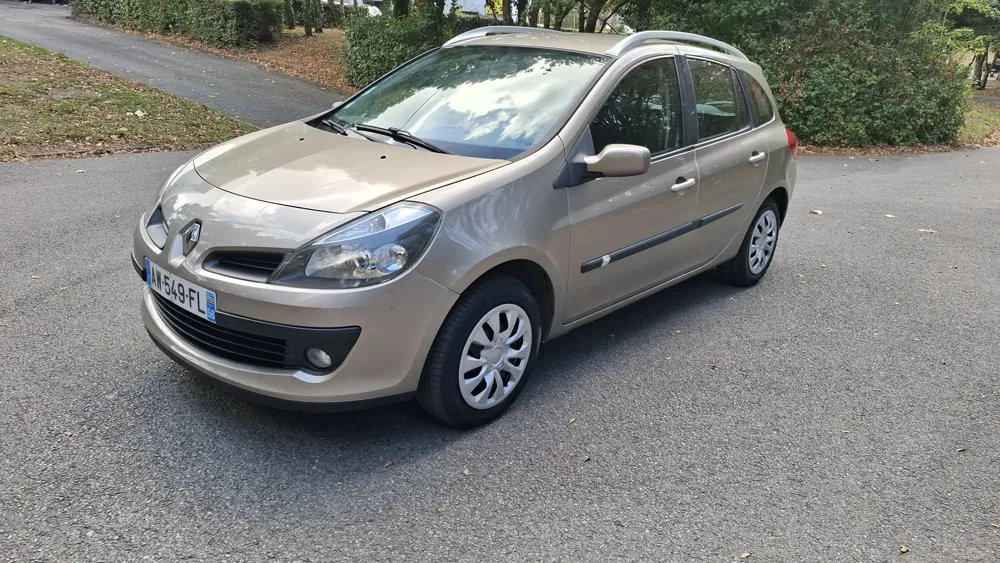 Renault Clio break beige diesel boîte automatique à vendre 5 500 € chez Martin Car BZH à Lorient